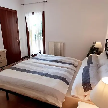 Campagnano Apartment *